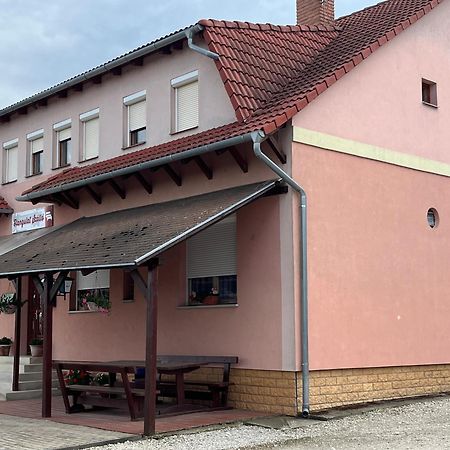 Hangulat Szallo Zalaszentbalazs Buitenkant foto