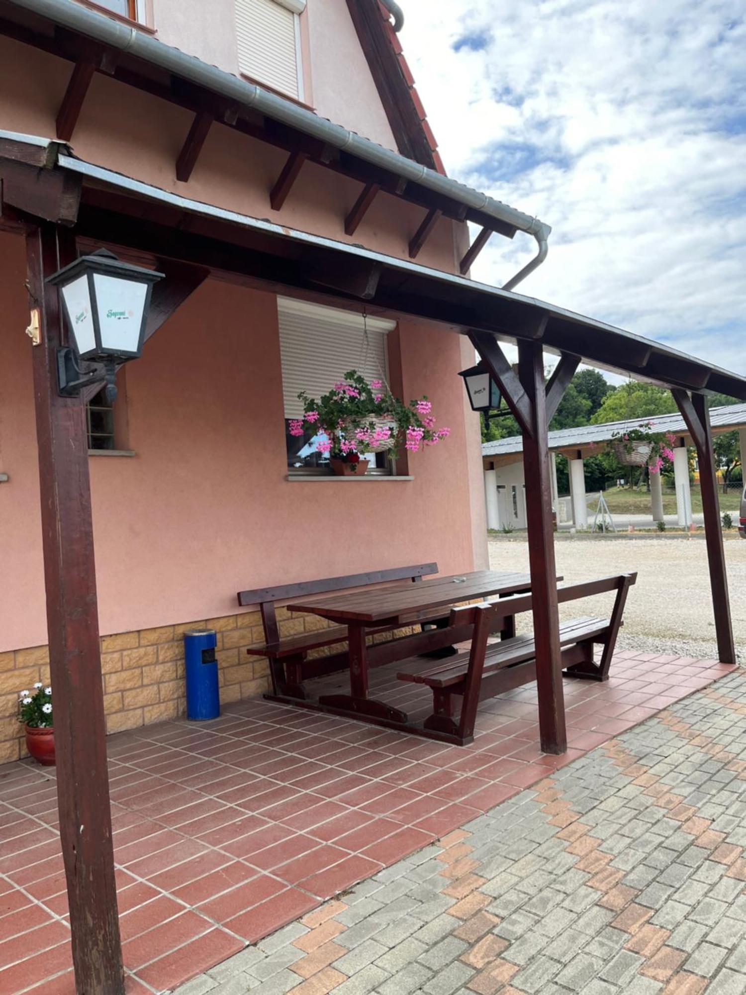 Hangulat Szallo Zalaszentbalazs Buitenkant foto